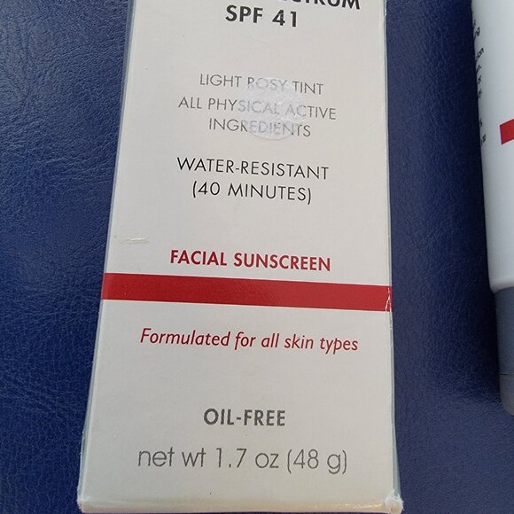 EltaMD UV Luminous Broad-Spectrum SPF 41Light Rosy Tint 1.7oz - Picture 15 of 15